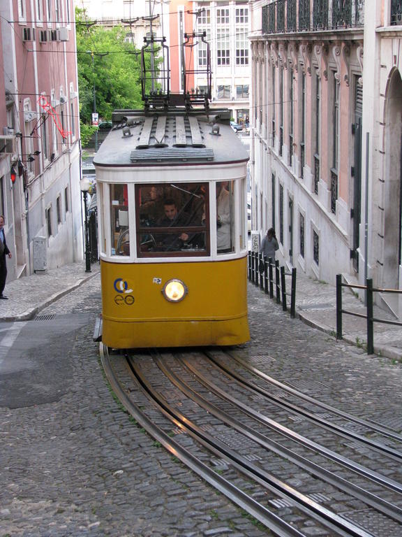 Remodeled Historic Apartment In Bairro Alto Lisboa الغرفة الصورة